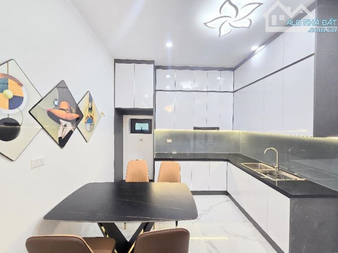 BÁN NHÀ - LÊ THANH NGHỊ - 38M² - 5 TẦNG - HƠN 6 TỶ ÔTÔ VÀO NHÀ - NHÀ KHUNG CỘT BÊ TÔNG - 1