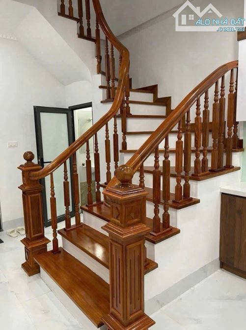 BÁN NHÀ  KHU PHÂN LÔ NGỌC THỤY. 43M2 X5T, NHÀ MỚI, HAI THOÁNG  ÔTÔ  ĐỖ CỬA NGÀY ĐÊM - 1