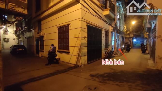 Bán nhà khu phân lô  nguyễn khánh toàn oto đỗ cửa , 6 tầng thang máy dân xây ở sướng. - 2