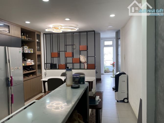 🏠 BÁN NHÀ 4 TẦNG ĐẸP, KINH DOANH ĐỈNH, HẺM XE HƠI TẠI TÂN BÌNH!  Diện tích: 60m²  Công nă - 2