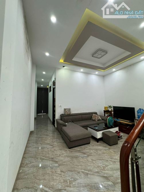 NHÀ MÊ MẶT TIỀN KINH DOANH HÙNG VƯƠNG: GIÁ 5,9 - 6