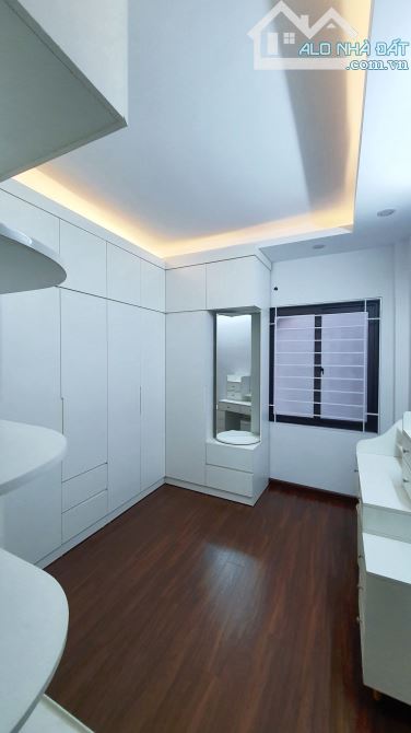 CẦN BÁN NHÀ - GỐC ĐỀ - 46M2 - TRUNG TÂM - MẶT NGÕ - Ô TÔ GẦN - KINH DOANH - 9,5 TỶ. - 2