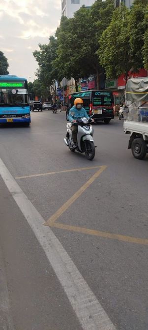 Cho thuê nhà mặt phố Thạch Bàn, Long Biên 70m, 4 tầng, MT 7m, 35 triệu.KD mạnh, Vỉa hè - 2