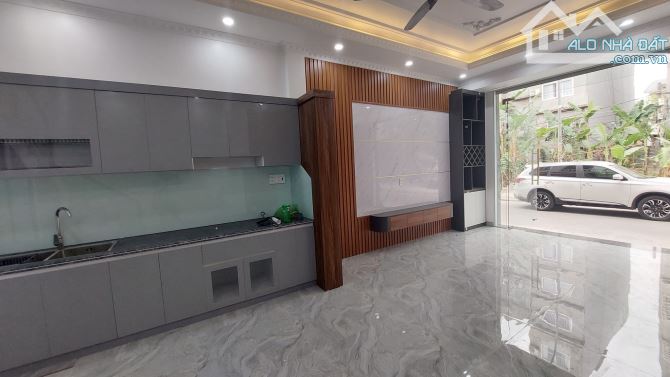 Bán nhà 4 tầng Lê Hồng Phong, Ngô Quyền.39m2.Đường8m.2 Ô tô tránh nhau.Vỉa hè.Chỉ 3,5tỷ - 3