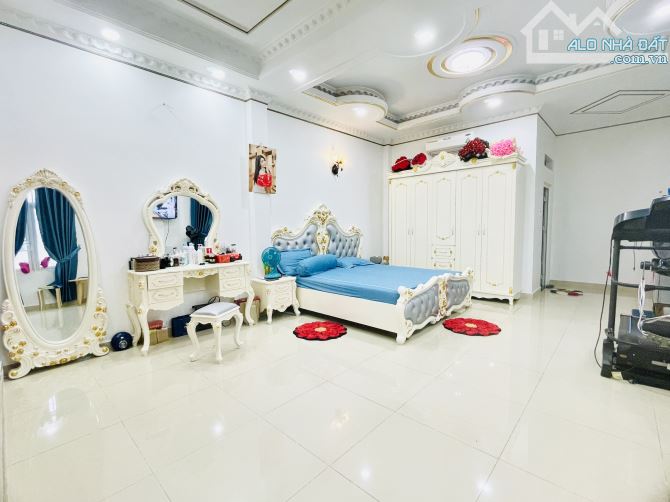 Bán Nhà Mặt Tiền Kinh Doanh cực đỉnh, Hiệp Thành 13, 326m2, 4 Tầng ,Ngang khủng 7m, Đường - 4