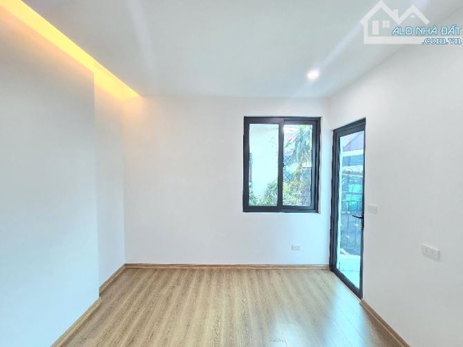 BÁN NHÀ - LÊ THANH NGHỊ - 38M² - 5 TẦNG - HƠN 6 TỶ ÔTÔ VÀO NHÀ - NHÀ KHUNG CỘT BÊ TÔNG - 4