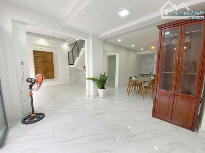 NHÀ ĐẸP 3 TẦNG 70M2  NGANG GẦN 7M HẼM 4M CÓ 8 PHÒNG NGỦ CHỈ 5 TỶ 2 - 5