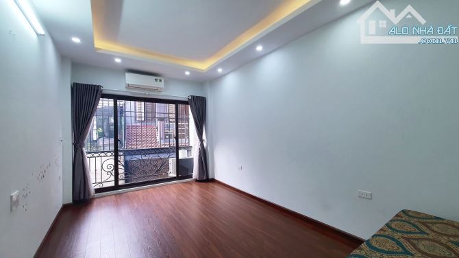 CẦN BÁN NHÀ - GỐC ĐỀ - 46M2 - TRUNG TÂM - MẶT NGÕ - Ô TÔ GẦN - KINH DOANH - 9,5 TỶ. - 6