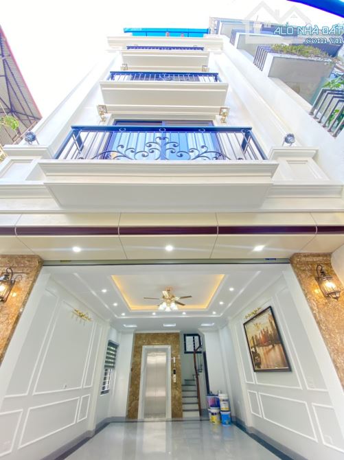 Bán nhà Cầu Diễn,  2 ôtô tránh vỉa hè, thang máy, gara ô tô, KD sầm uất , DT 40m2/ 5t. 6TỶ - 4