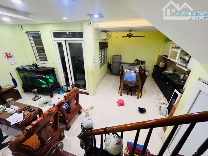 BÁN NHÀ  TRUNG TÂM QUẬN CẦU GIẤY 47M 4 TẦNG DÂN XÂY CHỦ THIỆN TRÍ BÁN SỔ VUÔNG VẮN NHỈNH 7