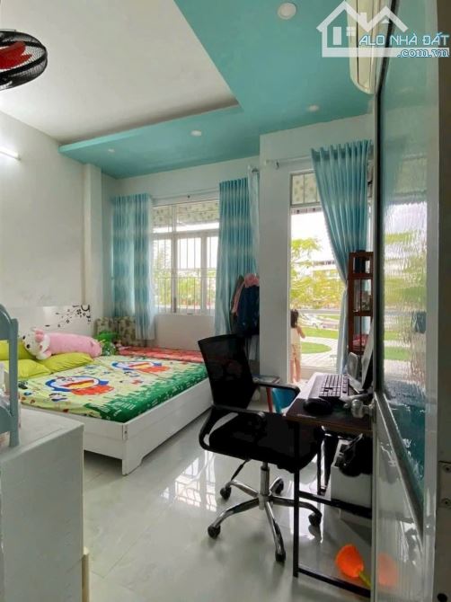 Bán nhà 2 tầng, đối diện Công Viên, Hà Quang 2, 48m2, đã có sổ cá nhân, giá 4,1 tỷ.