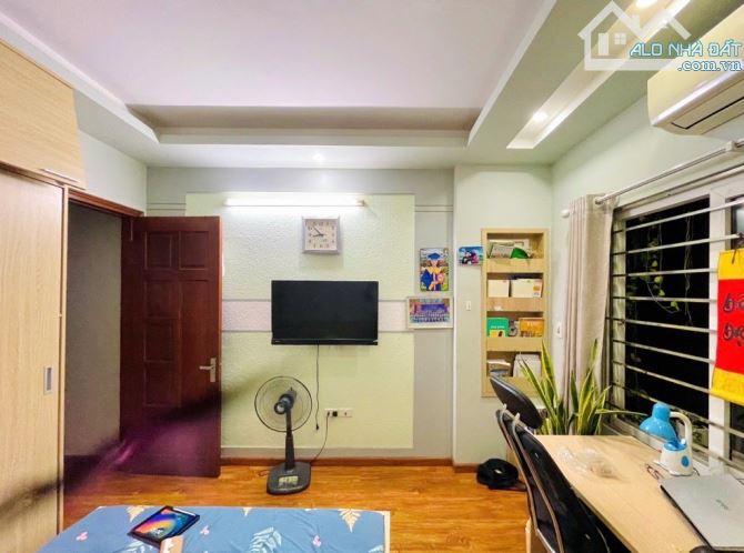 Nhà đẹp ở ngay Cầu Cốc 49m2 x 5T, Ô TÔ, Lô góc thoáng sáng 6,59 tỷ