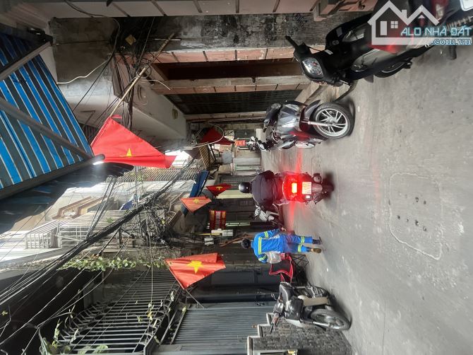 Sốc nhiệt! Tôn đức thắng, xây mới giá rẻ 40m^5T, ngõ thông thoáng,kdoanh