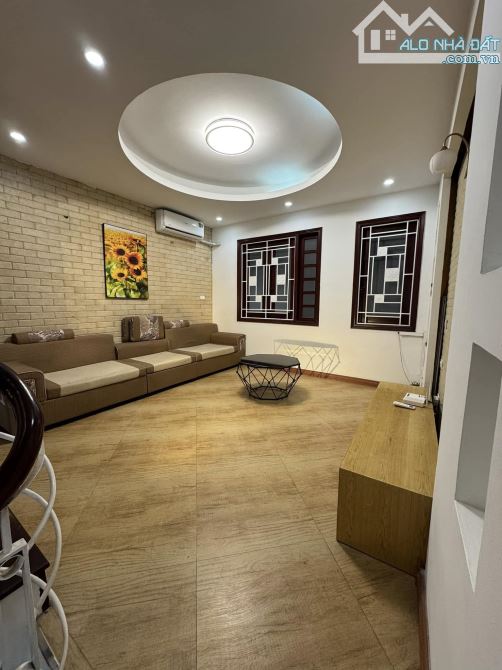 Siêu xinh Hào Nam, Đống đa. gần 30m2 5 tầng- full nội thất, ngõ thoáng đẹp, gần ô tô 5 tỷ