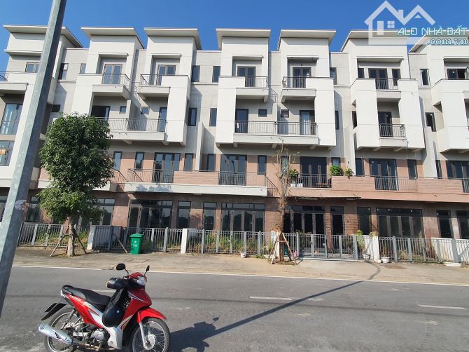 Cần bán căn shophouse 75m2 tại centa diamond giá chỉ 4,x tỷ chân đế 7 tòa chung cư