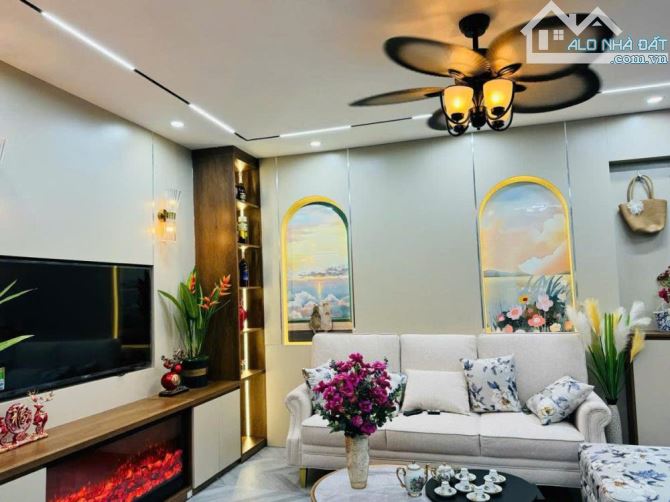 Bán nhà Lạc Long Quân 120m2 nhà đẹp đường oto lô góc view hồ 25 tỷ