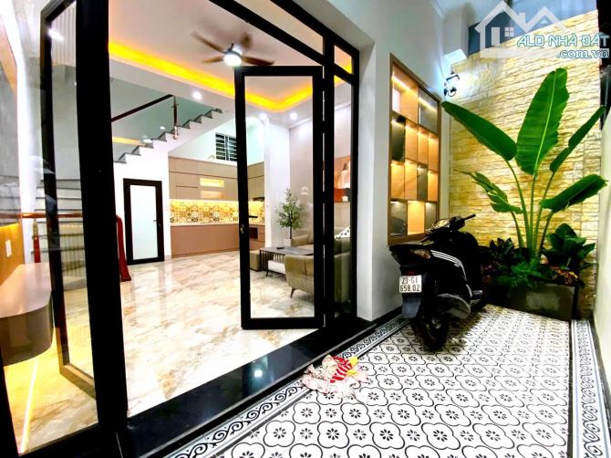 ĐỘI CÂN, BA ĐÌNH. 50M2 6 TẦNG MT 4.2M GIÁ 8.5 TỶ- THANG MÁY- NHÀ MỚI ĐẸP- FULL NỘI THẤT