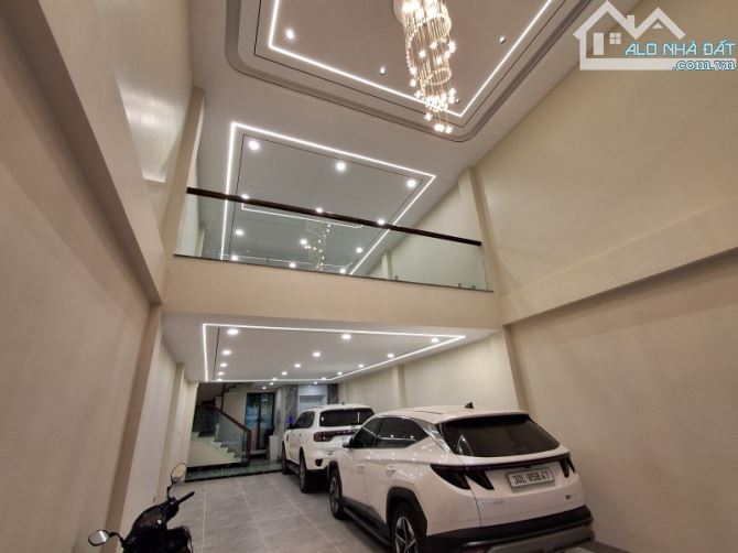 VIP! Nhà Phố Nguyễn Văn Cừ, Ngọc Lâm, Long Biên, 100m2, MT5m, Gara Ô Tô, Thang Máy