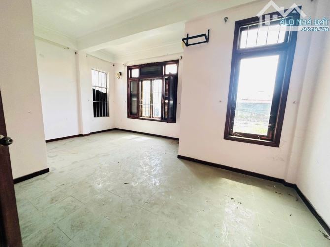 BÁN NHÀ 5 TẦNG 170M2  MẶT TIỀN NGUYỄN SINH CUNG ĐANG CÓ 20 PHÒNG CHO THUÊ 40TR/THÁNG - 3