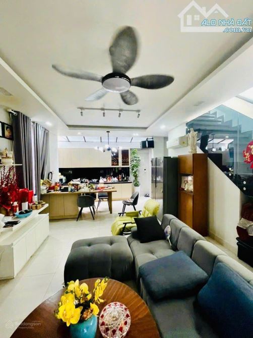 Cần bán gấp trước tết - villa hiện đại 2 mặt tiền đẹp như mơ, P. Tam Phú, cách Phạm Văn - 1