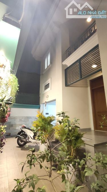 Biệt thự siêu sang khu VIP Nguyễn Thành Ý P.Đakao Q1 ngang 12.6 x 19 Giá 138 tỷ - 1