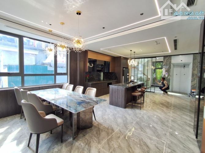 VIP! Nhà Phố Nguyễn Văn Cừ, Ngọc Lâm, Long Biên, 100m2, MT5m, Gara Ô Tô, Thang Máy - 1