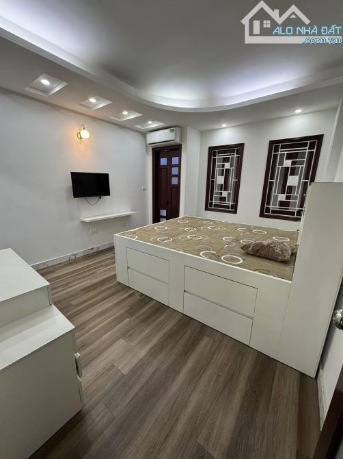 Siêu xinh Hào Nam, Đống đa. gần 30m2 5 tầng- full nội thất, ngõ thoáng đẹp, gần ô tô 5 tỷ - 2