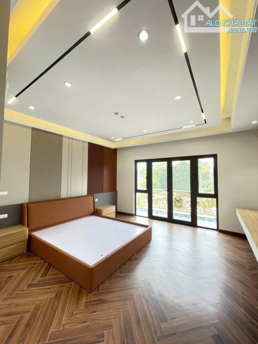 Bán nhà Tư Đình gần Minh Tâm, 8 tầng thang máy, Gara, ô tô dừng đỗ, nhỉnh 17 chút - 2