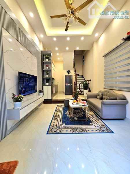 Dân xây phố NAM TỪ LIÊM- TẠI CẦU DIỄN  - 36m2 x 3mt - Ô TÔ - SỔ VUÔNG A4 - CHỈ 5 TỶ 5 - 4