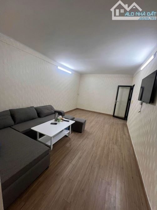 Bán tập thể B2, Nghĩa Tân, Cầu Giấy: 70m, 2 ngủ, 2 vệ sinh. Giá: 3,66 tỷ - 3