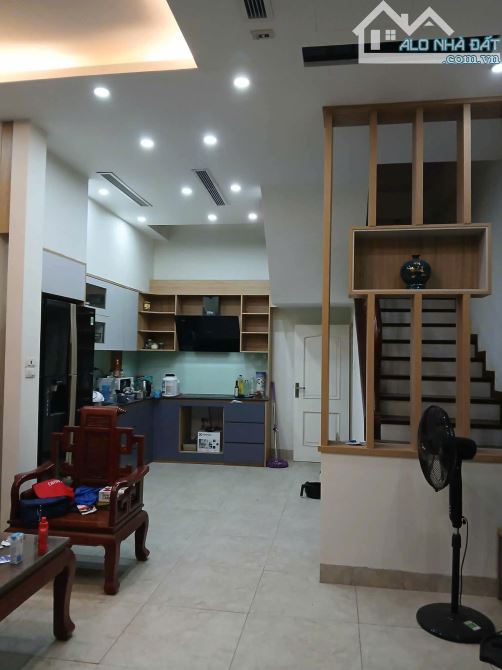 chủ bán nhà Mai Động Minh Khai 40m2 4,5 tầng MT4m ngõ 3 gác quay đầu 7 tỷ - 4