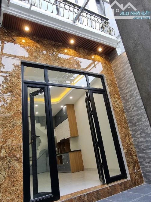 chủ cần bán nhà phố Gia Quất , Long Biên 43m, 5 tầng, giá 5.3 tỷ.