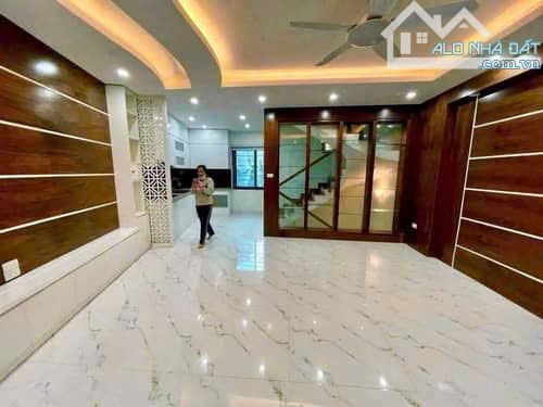 Bán nhà Xuân La – Tây Hồ -  Ô tô vào nhà – 45m2 – MT5m – 6 Tầng – 12 tỷ .