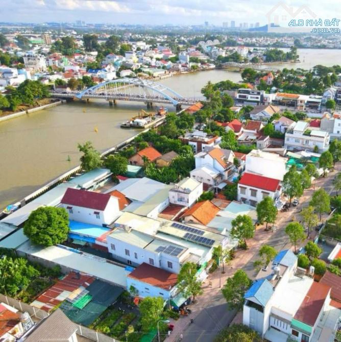 Mặt tiền đường Nguyễn Thành Phương, P. Thống Nhât. hơn 1115m có 1000m thổ cư.