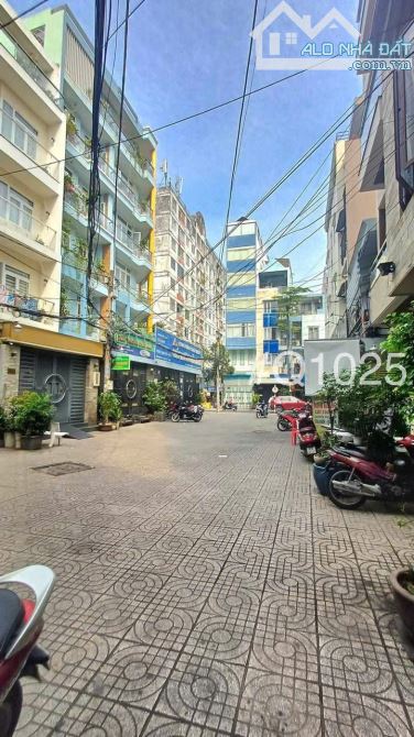 [Q1025] Nhà 4 tầng Ba Tháng Hai, quận 10. (2PN). 2,5 x 8m, chỉ 3,x T