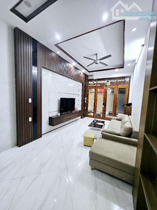 PHỐ VIP MINH KHAI 50m x 5 TẦNG - NHÀ ĐẸP ĐÓN TẾT - 10M Ô TÔ TRÁNH - KINH DOANH - 1