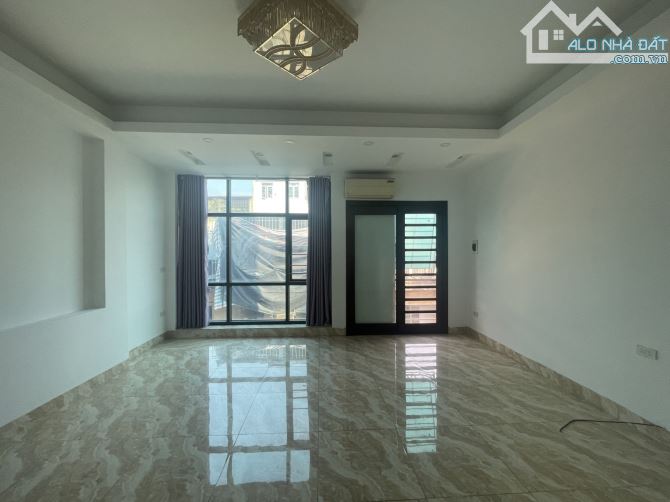 Bán nhà phân lô Xuân Thuỷ 35m2, 5 tầng lô góc, ngõ oto dừng đỗ, kinh doanh, giá 10 tỷ - 2
