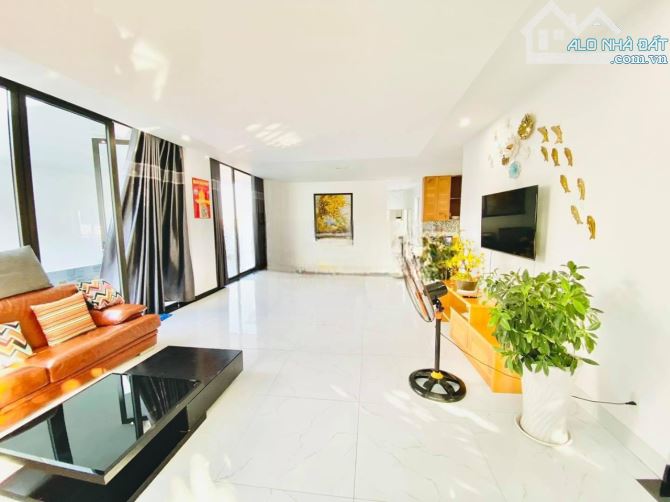 BÁN GẤP BIỆT THỰ HỒ BƠI (351M2) VIP VŨNG TÀU, 2 LẦU + KHÔNG GIAN RỘNG GIÁ CHỈ 24,5 TỶ - 2