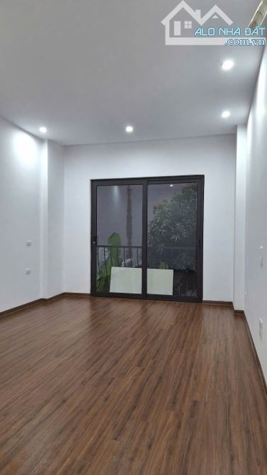 Bán nhà dân xây độc lập phố Việt Hưng, 10m ra ngõ thông ô tô chạy: 35m2 x 5 tầng, hơn 5 tỷ - 8