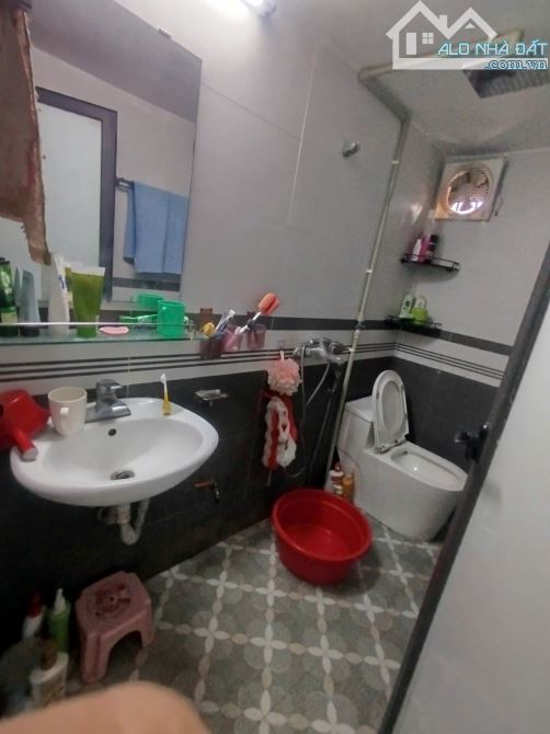 Bán nhà Hữu Hòa: 40m², 3 tầng, ô tô vào nhà, giá 4,1 tỷ - 5