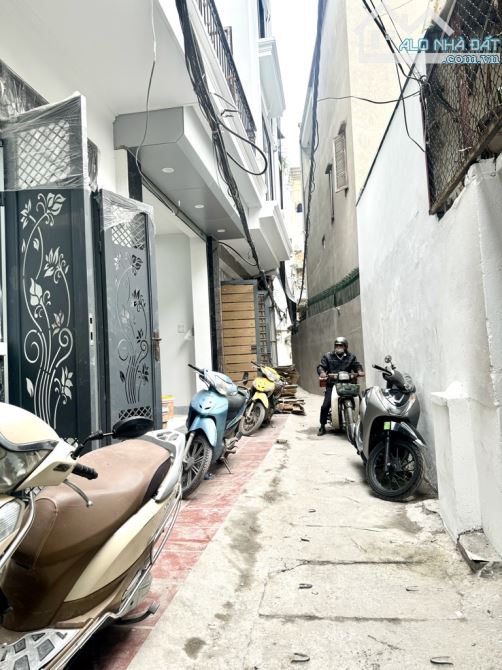 BÁN NHÀ PHỐ TRẦN KHÁT CHÂN --HAI BÀ TRƯNG -40 m2 -6 TẦNG -THANG MÁY