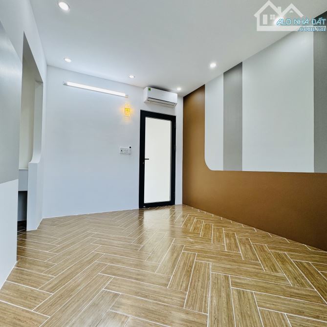 NHÀ TRỆT LỮNG HIỆN ĐẠI XÂY MỚI 3PN LỚN LỘ Ô TÔ TỚI NHÀ- GẦN TRUNG TÂM Đ.NGUYỄN VĂN LINH - 12