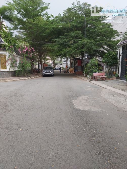 Bán đất Hoàng Anh Minh Tuấn đường Đỗ Xuân Hợp Phước Long B Quận 9 cũ (125m2) 130 tr/m2 - 1