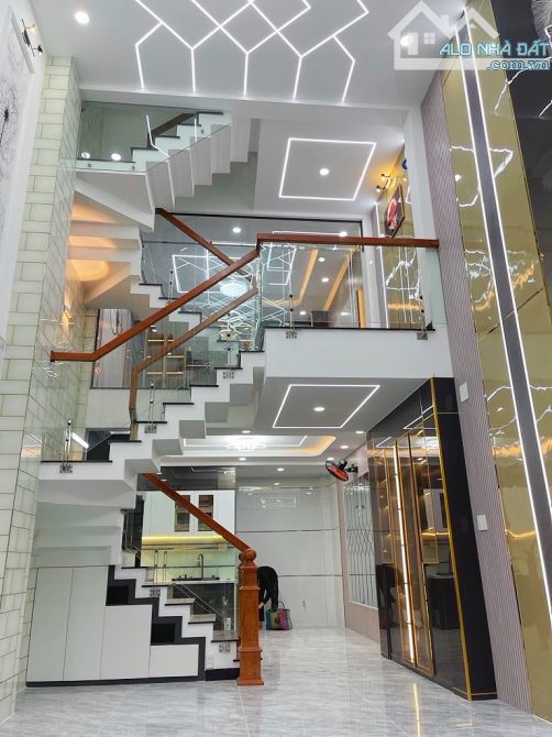 NGAY LÊ VĂN QUỚI-  51M2 .5TẦNG .HẺM Ô TÔ 6M-SIÊU PHẨM ĐẸP MÊ LY -NGANG 4.3M- KHÔNG LỘ GIỚI - 1