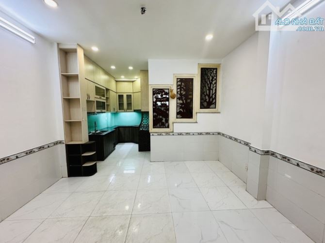 Bán Gấp Nhà HXH Nguyễn Xí, 3 Tầng Gần Vincom, Bến Xe Nhỉnh 6 Tỉ - 1