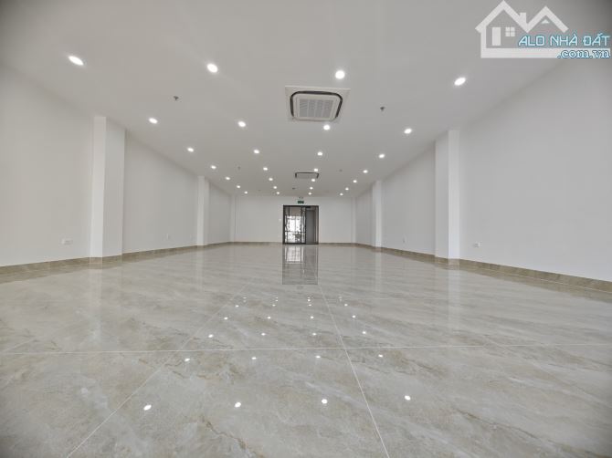 Bán mặt phố trung tâm Cầu Giấy dt 120m2 9 tầng mt 6m cho thuê 4% 1 năm giá 42 tỷ - 2