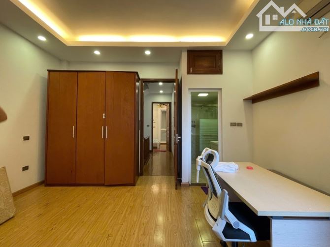 BÁN NHÀ TRẦN CUNG 82m2 SỔ - NHÀ DÂN XÂY, MẶT NGÕ + GẦN PHỐ. GARA 2 Ô TÔ - 2