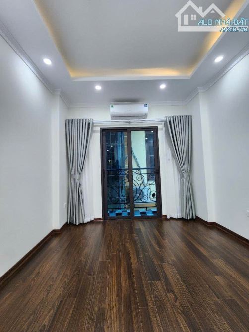 BÁN NHÀ THANH NHÀN, NGÕ NÔNG ,GẦN PHỐ, 6 TẦNG THANG MÁY, 40M2 GIÁ CHỈ 9.X TỶ - 2