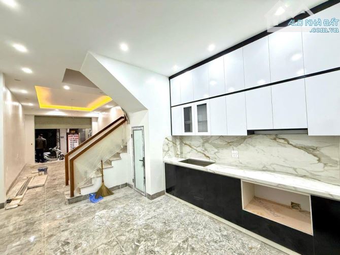 (Kinh Doanh) Bán nhà mặt ngõ Chùa Láng 55mx4T oto 2 thoáng gần bãi gửi xe ngõ thông 12 tỷ - 2