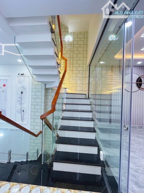 NGAY LÊ VĂN QUỚI-  51M2 .5TẦNG .HẺM Ô TÔ 6M-SIÊU PHẨM ĐẸP MÊ LY -NGANG 4.3M- KHÔNG LỘ GIỚI - 3